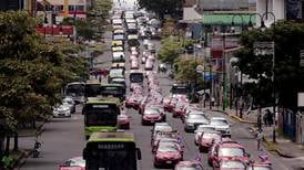 Plan para reducir marchamo 2022 incluye descuentos extra para autobuseros y taxistas
