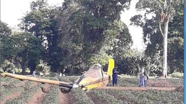 Piloto ‘aterriza’ en plantación de yuca en Sarapiquí luego de que avioneta se quedó sin combustible