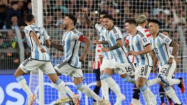 Argentina no necesitó golear ni a Messi de titular para mantener su paso perfecto rumbo al Mundial