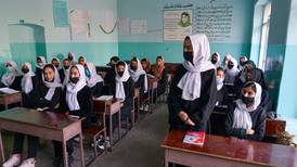 ‘¿Qué hemos hecho mal?’, se preguntan las afganas al ser desplazadas de sus escuelas 
