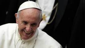Papa Francisco quiere ofrecer puestos clave en la Curia a laicos y mujeres