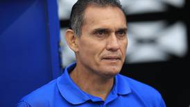 Grecia decide cambiar de entrenador en plena liguilla