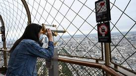 Torre Eiffel reabre luego de ocho meses de cierre por pandemia