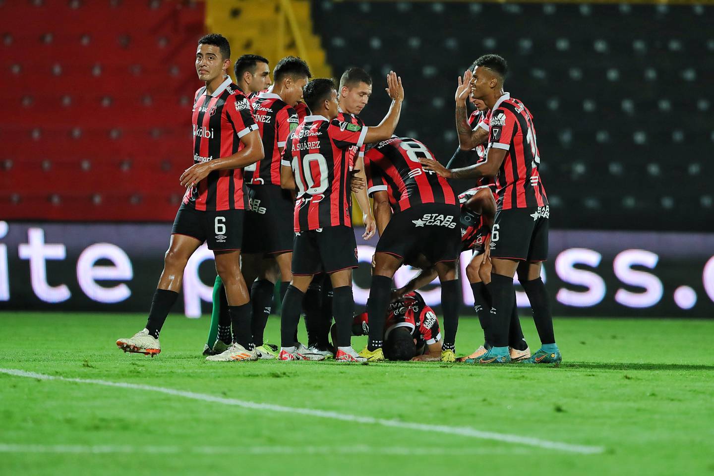 13/09/2023/ Juego entre Liga Deportiva Alajuelense vs Club Sport Cartaginés por la jornada 9 del torneo apertura de la Liga Promerica en el estadio Alejandro Morera Soto / foto John Durán