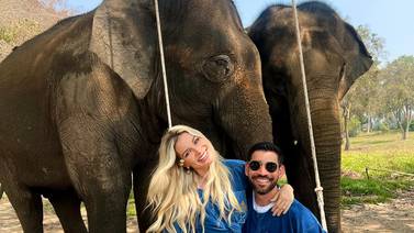 Leonora Jiménez y su esposo disfrutan de su luna de miel junto a elefantes