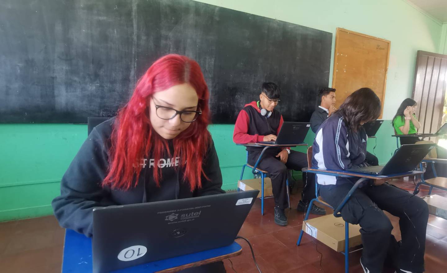 Las pruebas nacionales para colegiales se realizan desde este lunes y hasta el viernes. Aquí en la Unidad Pedagógica Rafael Araya, de Tibás. Foto: MEP