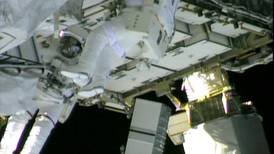 Dos astronautas de la NASA salen de ISS para intentar reparar escape de amoniaco