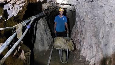 Diputados amplían plazo para extracción de oro a mineros con permisos pendientes