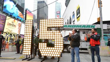 Gigante 2015 con bombillas de bajo consumo se comienza a instalar en Times Square