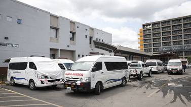 Contraloría autoriza adaptar ambulancias de CCSS para traslado de enfermos con covid-19