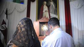 Reliquia de Juan Pablo II atrae devotos a Ujarrás