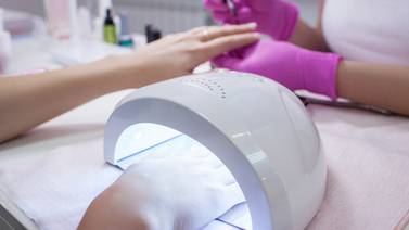 Lámparas para secar uñas: ¿cuáles riesgos tiene la radiación ultravioleta sobre nuestras manos?
