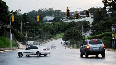 65 semáforos en cruces de riesgo están sin  conexión  