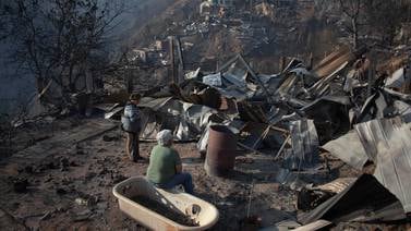 150 viviendas fueron arrasadas por incendio forestal en Chile