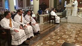 Arquidiócesis de San José ordenó tres nuevos sacerdotes y un diácono en inicio del año jubilar