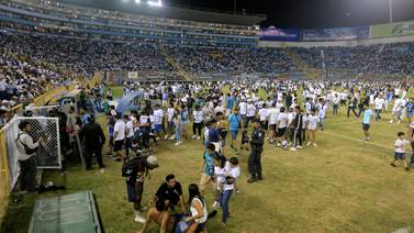 Tragedia en el estadio Cuscatlán: Investigaciones en curso y conmoción en El Salvador