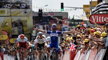 Tour de Francia: Fernando Gaviria gana y es el primer líder; mal inicio para Nairo Quintana