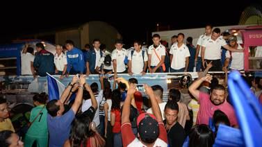 Nicaragüenses procuran extender la fiesta por el fútbol