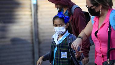 Brotes de virus respiratorios en niños obligan a Salud a recomendar mascarillas en escuelas