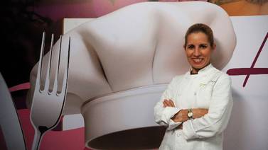 Chef Carmen González busca a un asistente tico