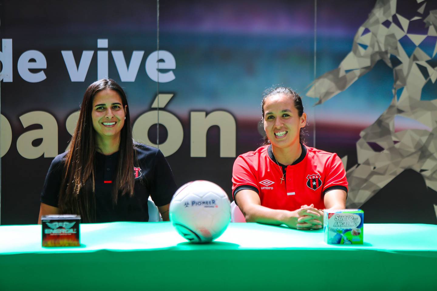 Gabriela Aguilar y Carolina Miranda consideran que a las leonas de Liga Deportiva Alajuelense les sientan bien las instancias finales.