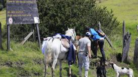 Minae expulsa a unas 50 personas ilegales por mes de zona cratérica del volcán Turrialba