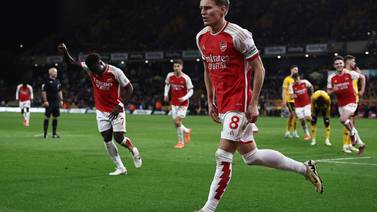 Arsenal recupera el liderato de la Premier tras vencer 2 a 0 en Wolverhampton