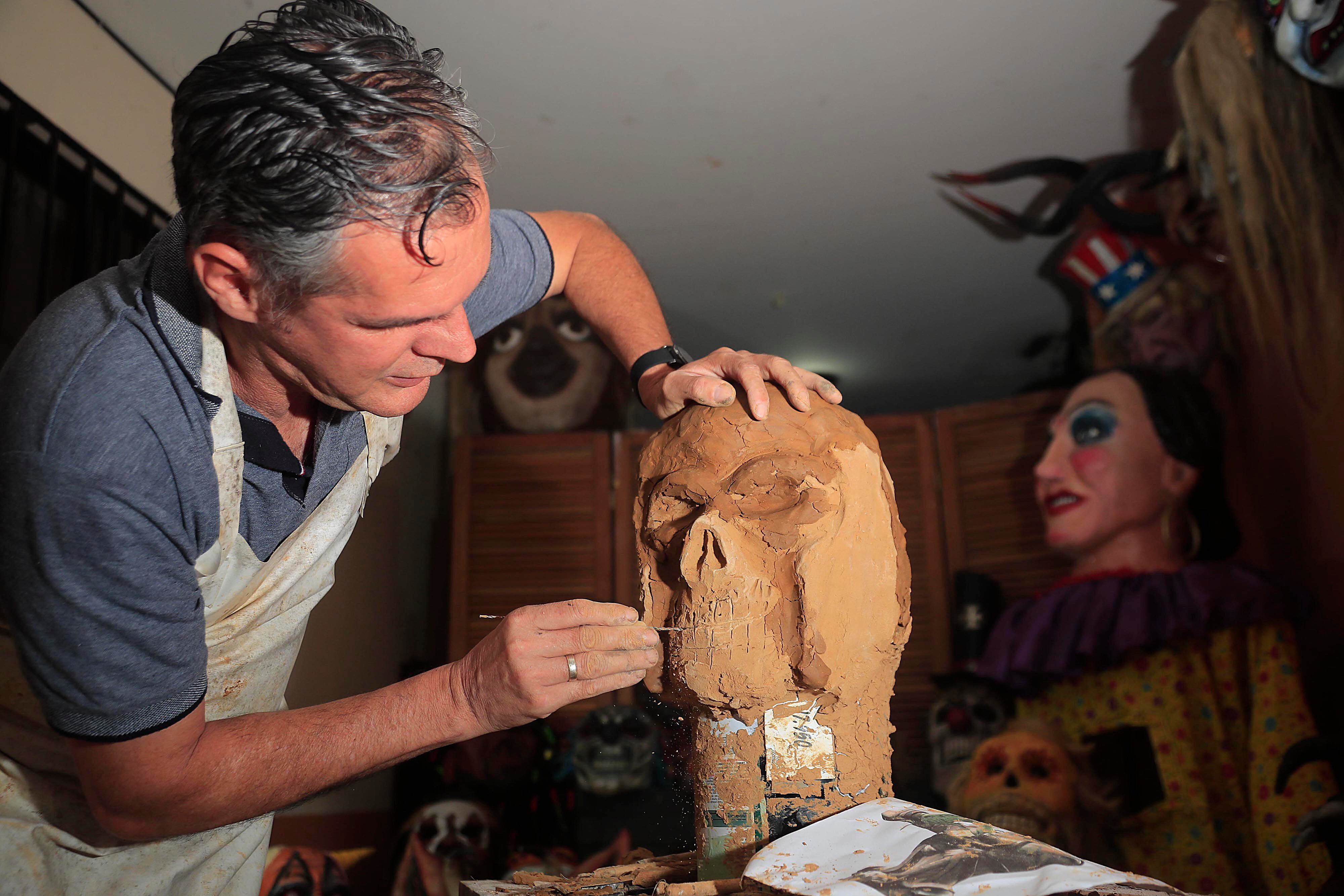 Alquilar una máscara por un solo día durante las fiestas patronales de Barva puede costar alrededor de ¢3.000 y ¢6.000. 