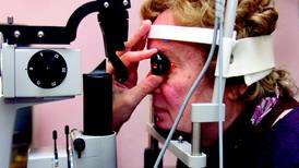 Implante cerebral mejoraría vista de personas con daño al nervio óptico