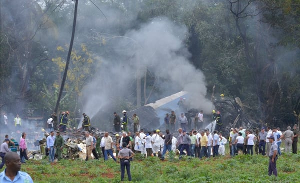 Escena del accidente donde se estrelló un avión arrendado por Cubana de Aviación con 113 ocupantes. Foto: AFP