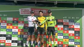 Ciclista tico Gabriel Rojas se corona campeón de la Vuelta a Portugal del Futuro