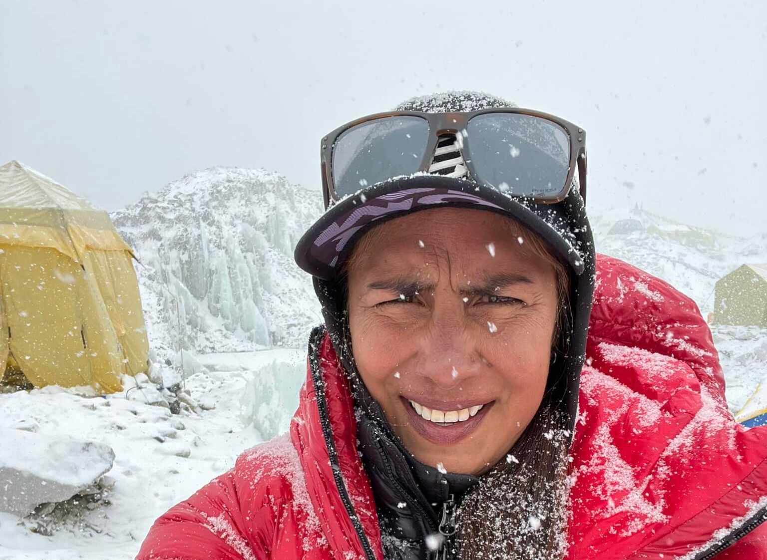 Costarricense Ligia Madrigal vio truncado su sueño de completar ascenso al Monte Everest