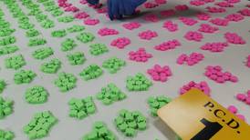 Policía descubre 5.095 dosis de éxtasis en paquete de ropa proveniente de Holanda 