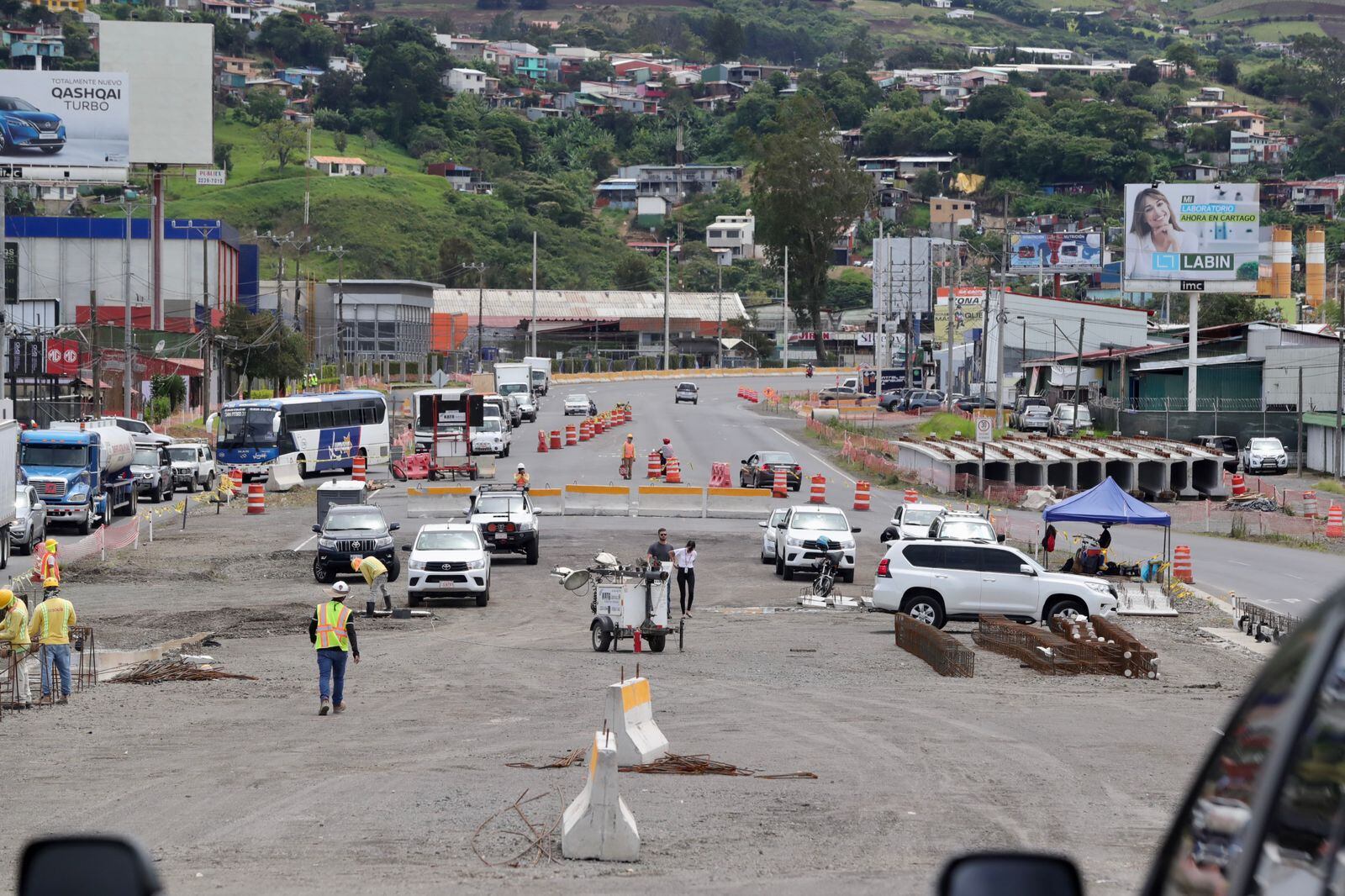 El proyecto Taras-La Lima registra un 35% de avance, según el MOPT. Estaría listo en setiembre de 2024. Foto: Alonso Tenorio
