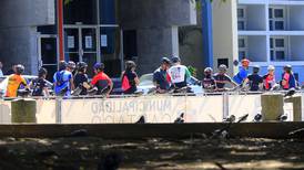 Ciclistas élite avalan multas a desobedientes y tildan de irresponsables a quienes pedalean en grupos