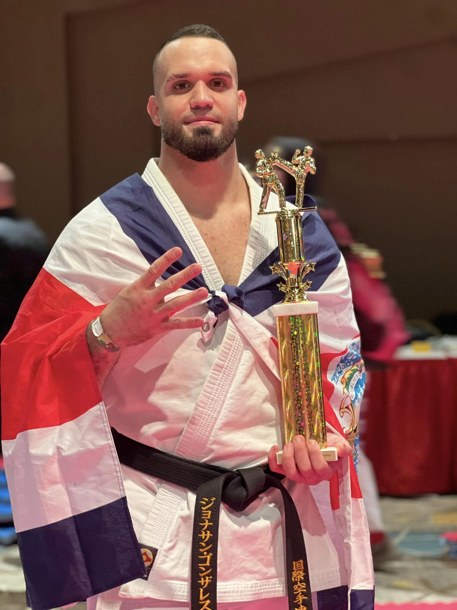 Jonathan González se coronó campeón por cuarta vez consecutiva del
Campeonato Internacional de Karate Kyokushin de los Estados Unidos. Cortesía