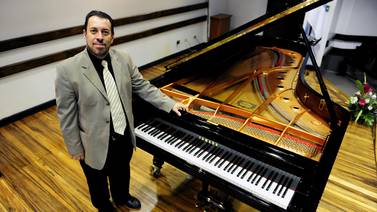 Pianista Manuel Matarrita se prepara para un movido año musical