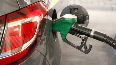 ¿Mito o realidad?: comprar gasolina de noche le da más combustible
