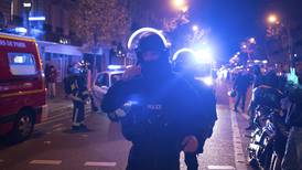 Detienen a padre y hermano de atacante suicida en París