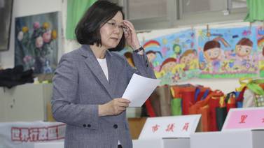 Presidenta de Taiwán renuncia como jefa de su partido tras derrotas electorales