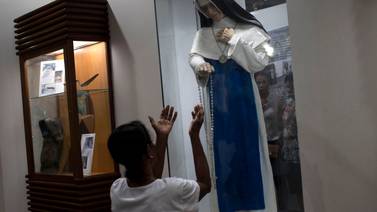 Fieles brasileños celebran canonización de su primera Santa