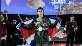 Rapero SNK se convierte en el primer bicampeón de Batalla de los Gallos en el país