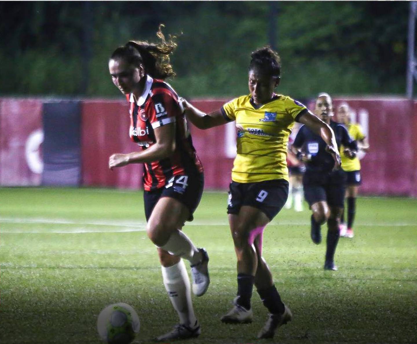 Alajuelense le ganó a Somotillo, encadenando su tercera victoria en la Copa Interclubes de Uncaf Femenina. Alina Stahl marcó el primer gol de las leonas.