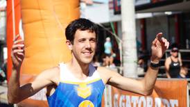 Atleta Daniel Johanning cierra un año de buenos frutos con triunfo en San Silvestre 
