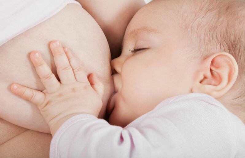 La asesoría para tener una lactancia materna exitosa es uno de los servicios gratuitos que la UCR ofrecerá a partir de este 8 de mayo. Foto: Archivo