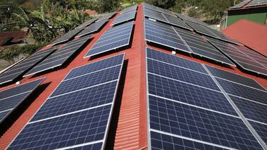 Calculadora estima costo para instalar paneles solares en hogares y oficinas