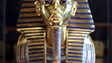 Empleados dañaron la máscara de Tutankamón