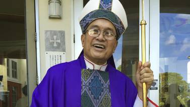 Vaticano destituye al arzobispo de Guam por abusos sexuales