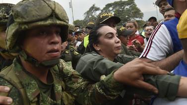 Suben a más de 100 los oficiales venezolanos que desertaron y cruzaron a Colombia