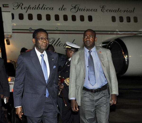 Teodoro Obiang Nguema Mbasogo (izquierda), vicepresidente de Guinea Ecuatorial, durante una visita a Pretoria, Sudáfrica.